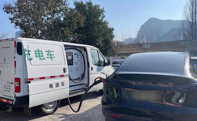 库车汽车搭电
