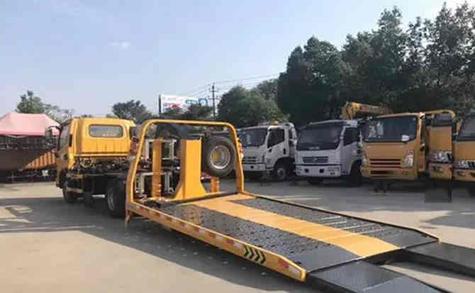 库车汽车中途维修案例